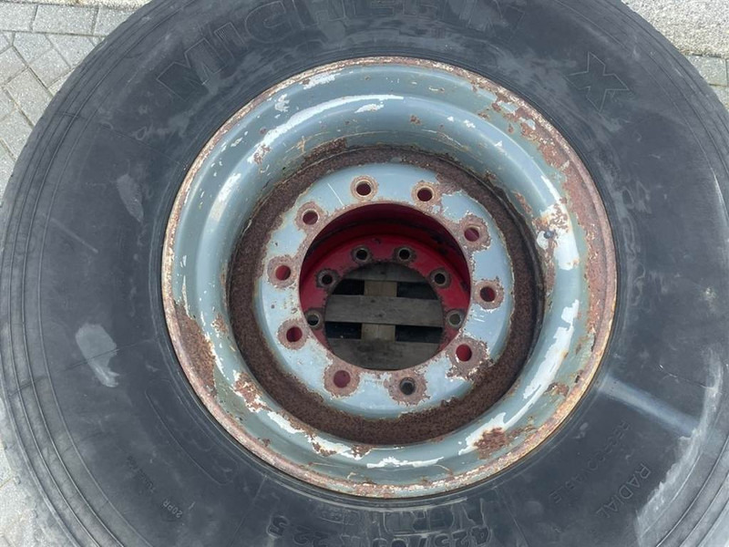 Michelin 425/65R22.5-Tire/Reifen/Band - Гуми и джанти за Строителна техника: снимка 4 Michelin 425/65R22.5-Tire/Reifen/Band - Гуми и джанти за Строителна техника: снимка 4
