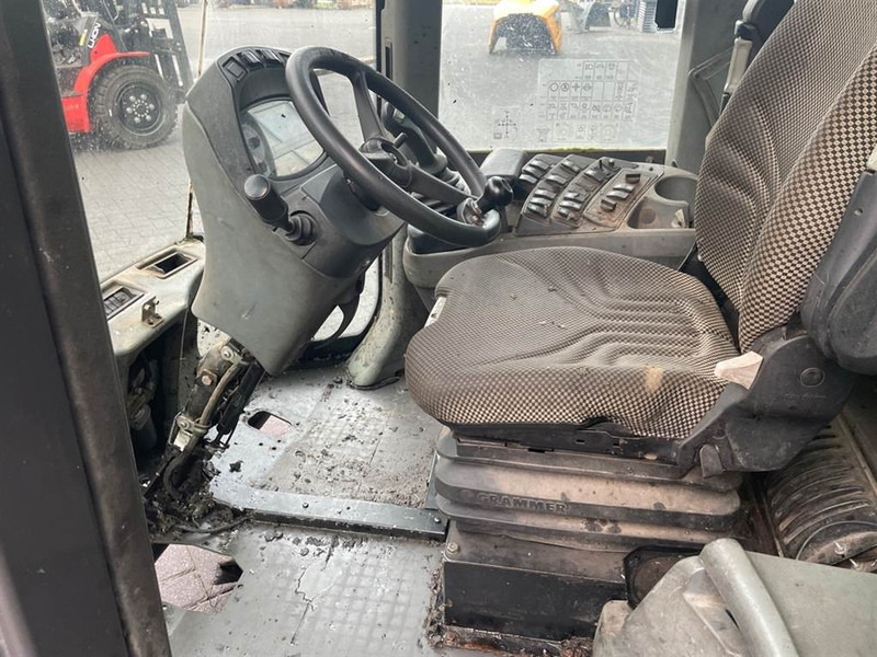 New Holland W110C - Cabin/Kabine/Cabine - Кабина и интериор за Строителна техника: снимка 5 New Holland W110C - Cabin/Kabine/Cabine - Кабина и интериор за Строителна техника: снимка 5