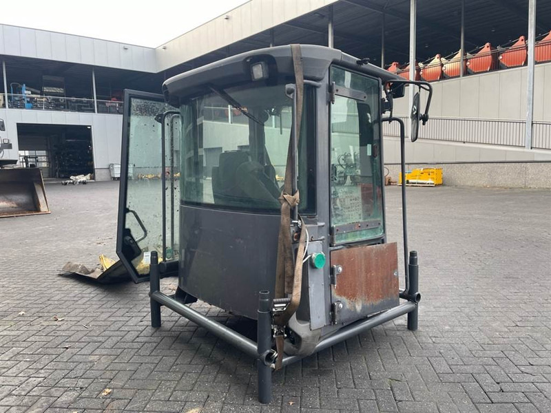 New Holland W110C - Cabin/Kabine/Cabine - Кабина и интериор за Строителна техника: снимка 4 New Holland W110C - Cabin/Kabine/Cabine - Кабина и интериор за Строителна техника: снимка 4