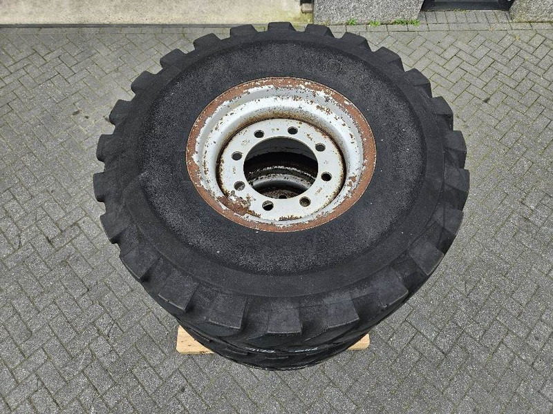 Schaeff SKL834-Firestone 405/70R18-Tire/Reifen/Band - Гуми и джанти за Строителна техника: снимка 5 Schaeff SKL834-Firestone 405/70R18-Tire/Reifen/Band - Гуми и джанти за Строителна техника: снимка 5