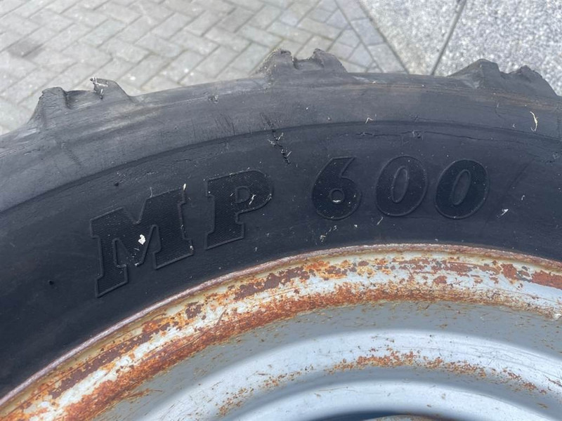 Schaeff SKS661-BKT 405/70-24 (16/70-24)-Tire/Reifen/Band - Гуми и джанти за Строителна техника: снимка 5 Schaeff SKS661-BKT 405/70-24 (16/70-24)-Tire/Reifen/Band - Гуми и джанти за Строителна техника: снимка 5