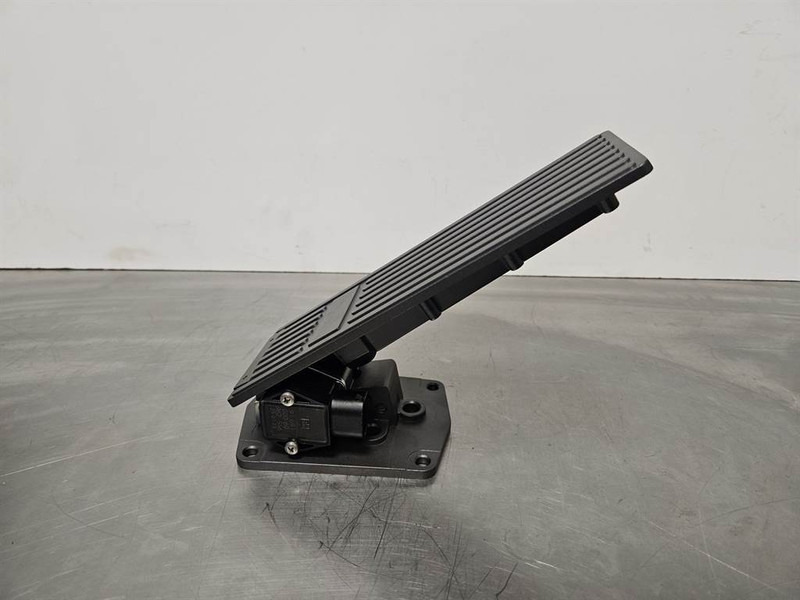Terex TL260-5350260006-Gas pedal/Fusspedal/Gaspedaal - Електрическа система за Строителна техника: снимка 4 Terex TL260-5350260006-Gas pedal/Fusspedal/Gaspedaal - Електрическа система за Строителна техника: снимка 4