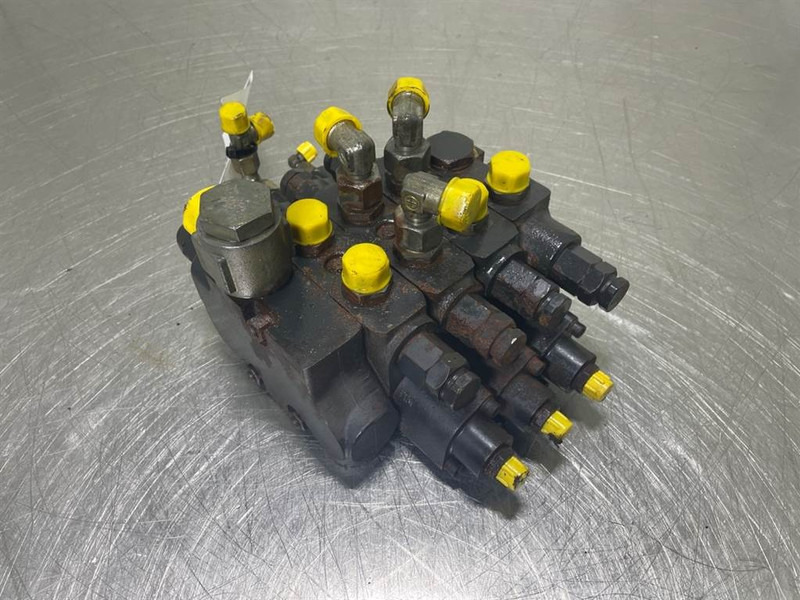 Volvo L30D-ZM2810714-Valve/Ventile/Ventiel - Хидравлика за Строителна техника: снимка 3 Volvo L30D-ZM2810714-Valve/Ventile/Ventiel - Хидравлика за Строителна техника: снимка 3
