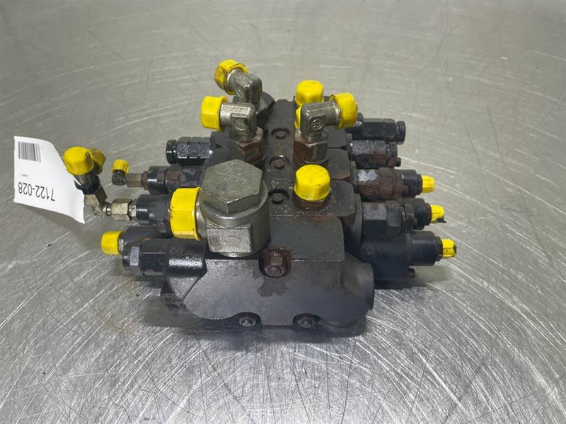 Volvo L30D-ZM2810714-Valve/Ventile/Ventiel - Хидравлика за Строителна техника: снимка 1 Volvo L30D-ZM2810714-Valve/Ventile/Ventiel - Хидравлика за Строителна техника: снимка 1