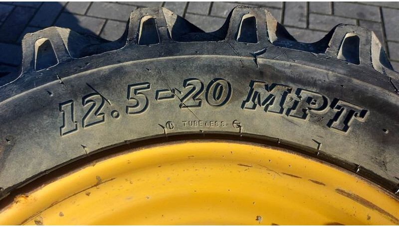 Volvo L30G-BKT 12.5-20-Tire/Reifen/Band - Гуми и джанти за Строителна техника: снимка 4 Volvo L30G-BKT 12.5-20-Tire/Reifen/Band - Гуми и джанти за Строителна техника: снимка 4