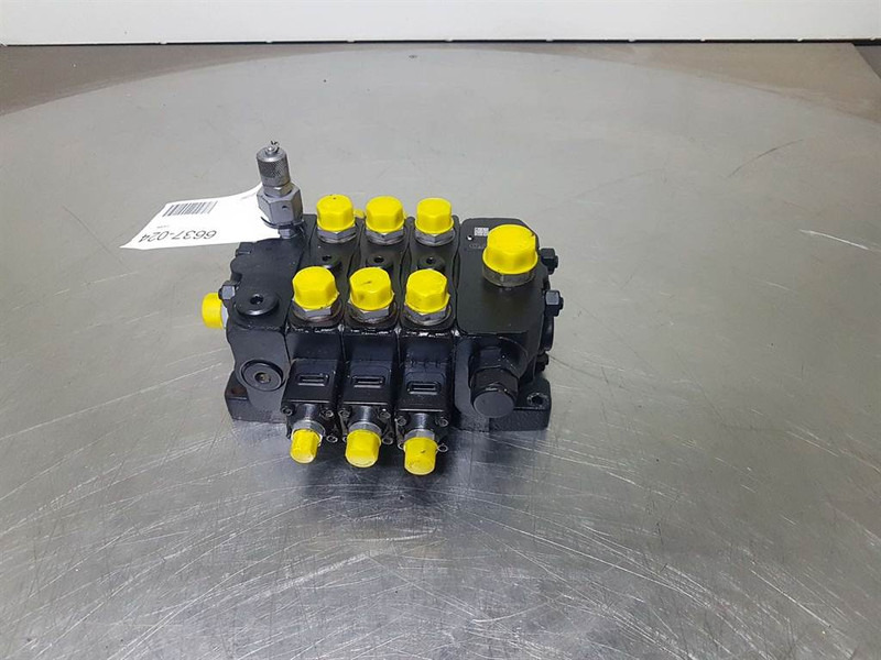 Volvo L30G-VOE11306160-Valve/Ventile/Ventiel - Хидравлика за Строителна техника: снимка 1 Volvo L30G-VOE11306160-Valve/Ventile/Ventiel - Хидравлика за Строителна техника: снимка 1
