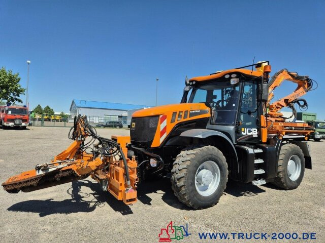 Трактор JCB Fastrac inklusive 4x4 Mulag Front + Heck Mäher: снимка 10