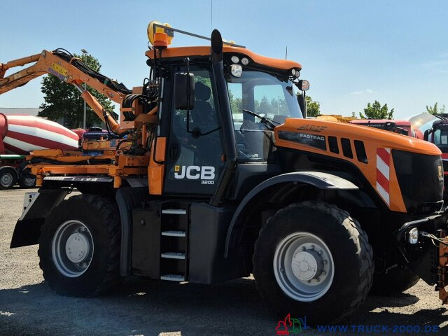 Трактор JCB Fastrac inklusive 4x4 Mulag Front + Heck Mäher: снимка 8