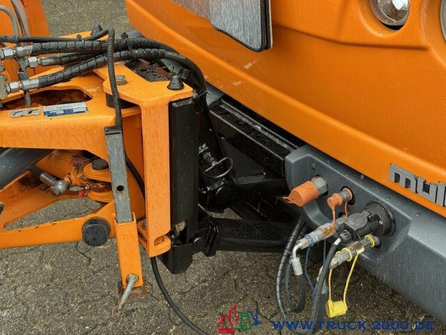 Multicar M30 6x4 3 Achsen Winterdienst Schild +Streuer - Лекотоварен автомобил: снимка 2 Multicar M30 6x4 3 Achsen Winterdienst Schild +Streuer - Лекотоварен автомобил: снимка 2