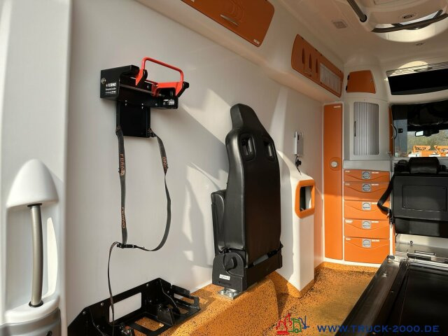 Mercedes-Benz Sprinter 416 DELFIS Rettungs-Krankenwagen - Линейка: снимка 4 Mercedes-Benz Sprinter 416 DELFIS Rettungs-Krankenwagen - Линейка: снимка 4