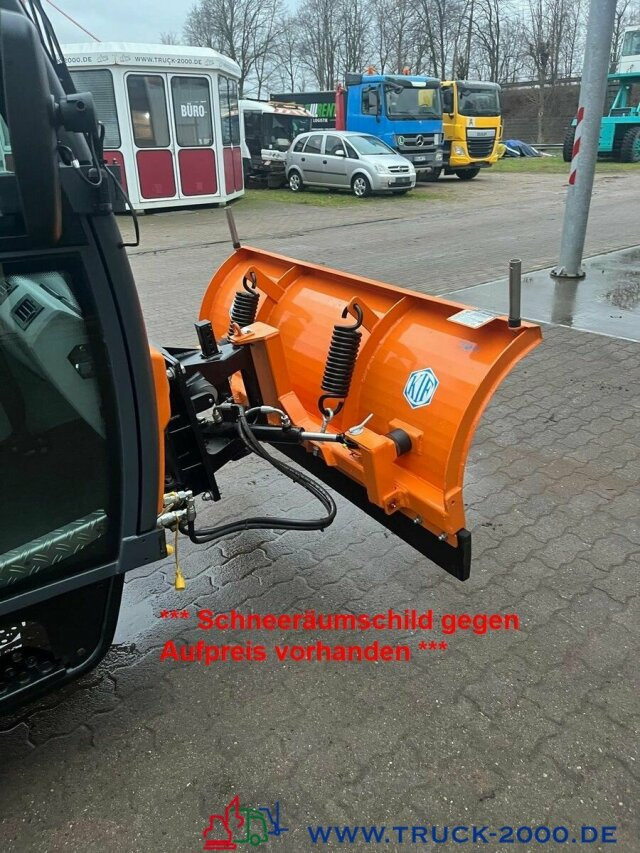 Multicar Tremo X56 Winterdienst Streuer + Besen NUR4126km - Бус самосвал: снимка 3 Multicar Tremo X56 Winterdienst Streuer + Besen NUR4126km - Бус самосвал: снимка 3
