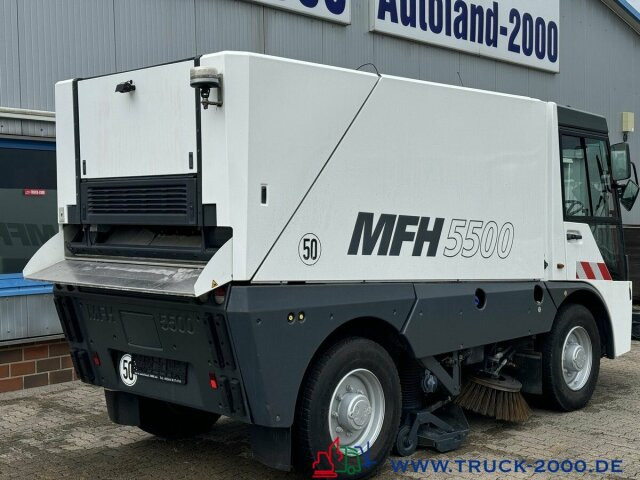 Schmidt MFH 5500 3 Besen + Hochdruckreiniger mit Lanze - Мотометачна машина: снимка 3 Schmidt MFH 5500 3 Besen + Hochdruckreiniger mit Lanze - Мотометачна машина: снимка 3