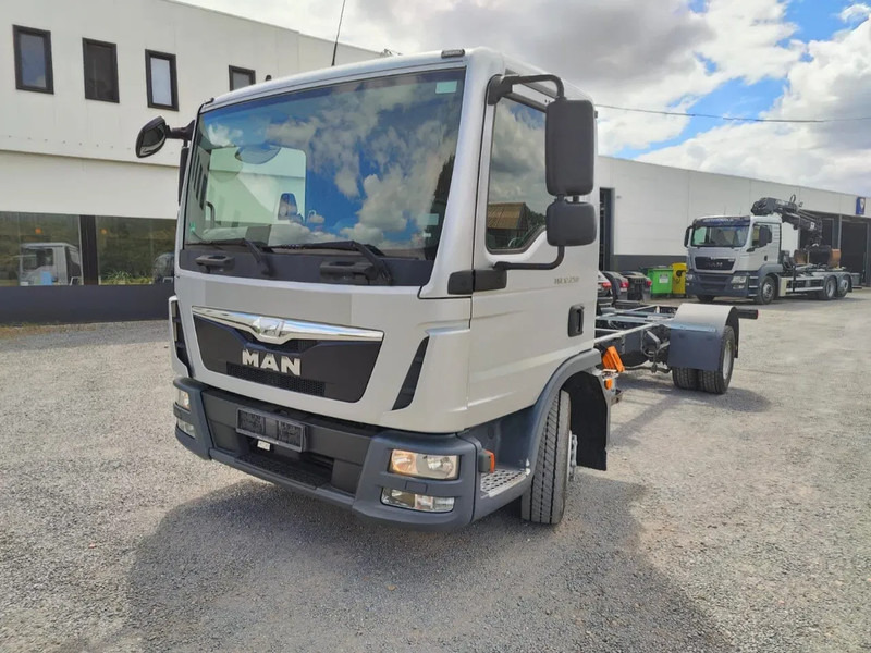 MAN TGL 12.250 Chassis cabine Euro6 - Шаси кабина: снимка 2 MAN TGL 12.250 Chassis cabine Euro6 - Шаси кабина: снимка 2