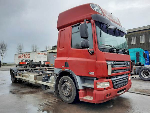 DAF CF75.360 MANUAL GEARBOX - Контейнеровоз/ Сменна каросерия камион: снимка 2 DAF CF75.360 MANUAL GEARBOX - Контейнеровоз/ Сменна каросерия камион: снимка 2