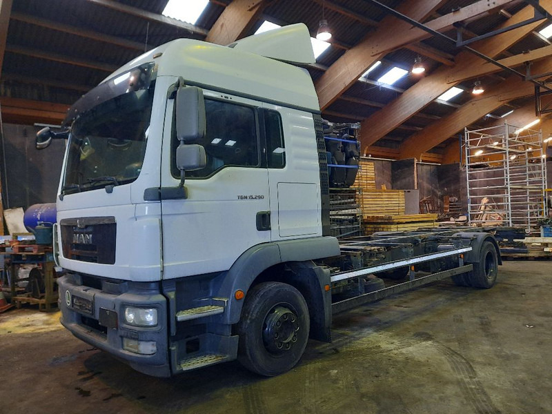 MAN TGM 15.290 4X2 LL - Контейнеровоз/ Сменна каросерия камион: снимка 1 MAN TGM 15.290 4X2 LL - Контейнеровоз/ Сменна каросерия камион: снимка 1