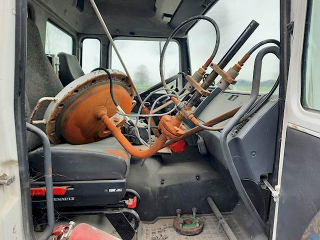 Renault MIDLINER M210 GAS / LPG - Камион цистерна: снимка 5 Renault MIDLINER M210 GAS / LPG - Камион цистерна: снимка 5
