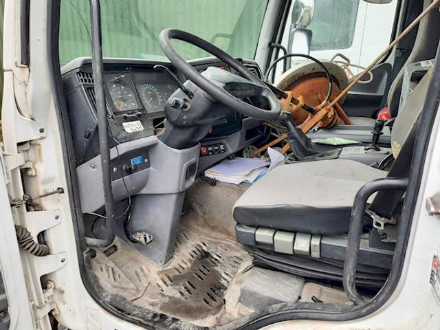 Interior photo 1: Камион цистерна Renault PREMIUM 210 GAS/LPG