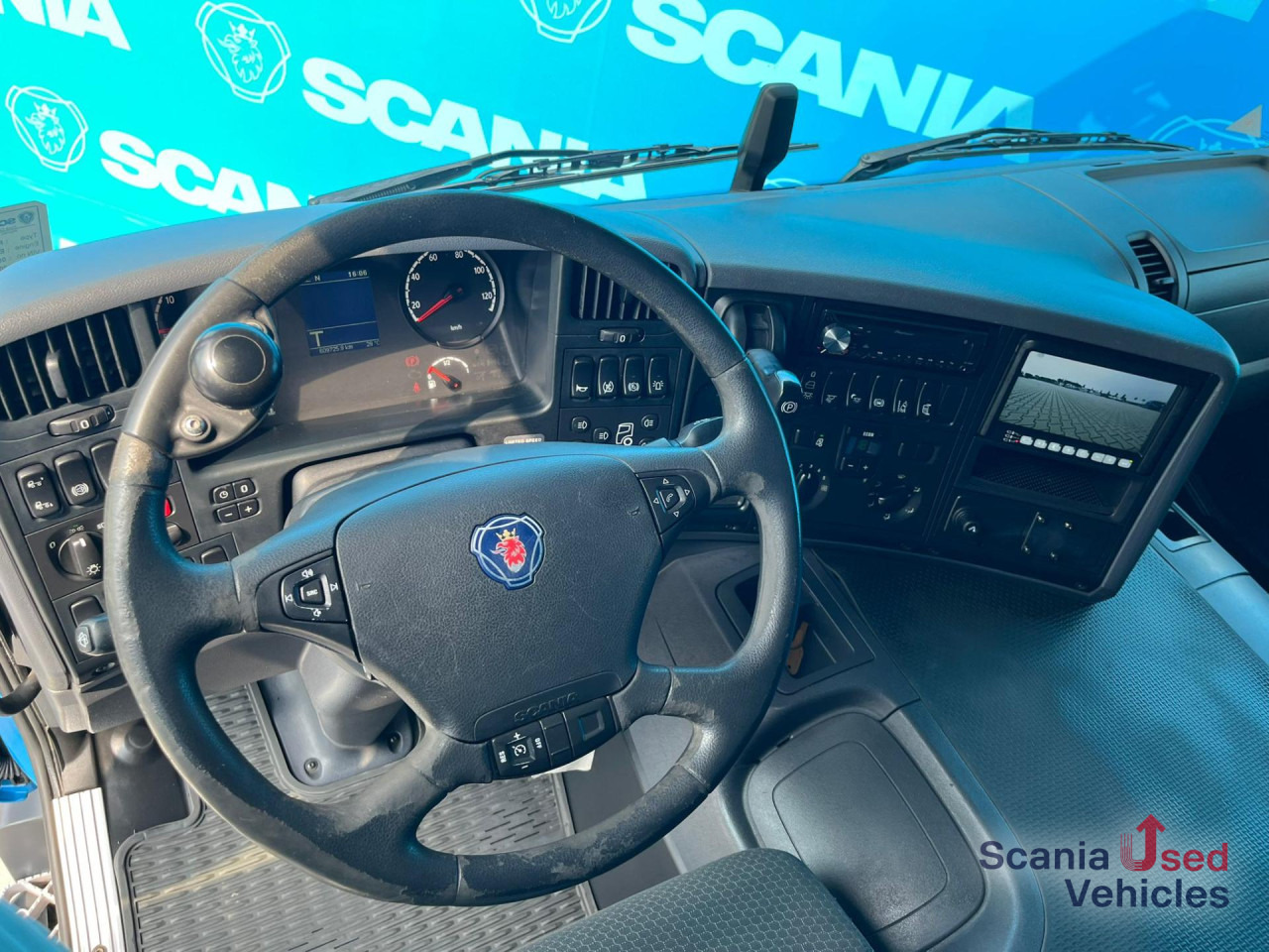 SCANIA P 250 DB4x2MNA AIRCO TAILLIFT 1.5T BOX 675X250X235 - Камион фургон: снимка 2 SCANIA P 250 DB4x2MNA AIRCO TAILLIFT 1.5T BOX 675X250X235 - Камион фургон: снимка 2
