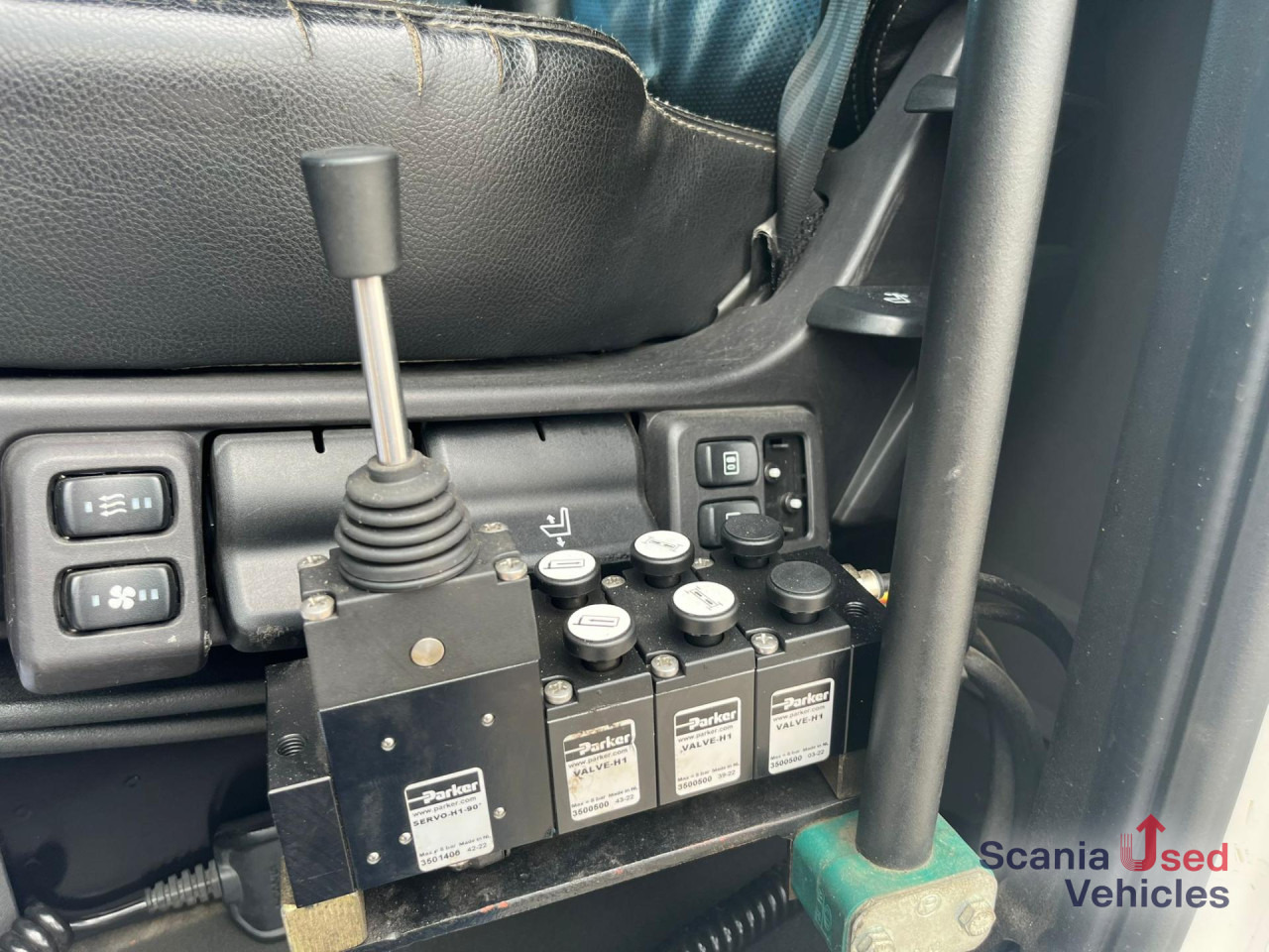 SCANIA R 500 B6x2NB HOOKLIFT 20T RETARDER FULL-AIR 9T - Шаси кабина: снимка 3 SCANIA R 500 B6x2NB HOOKLIFT 20T RETARDER FULL-AIR 9T - Шаси кабина: снимка 3