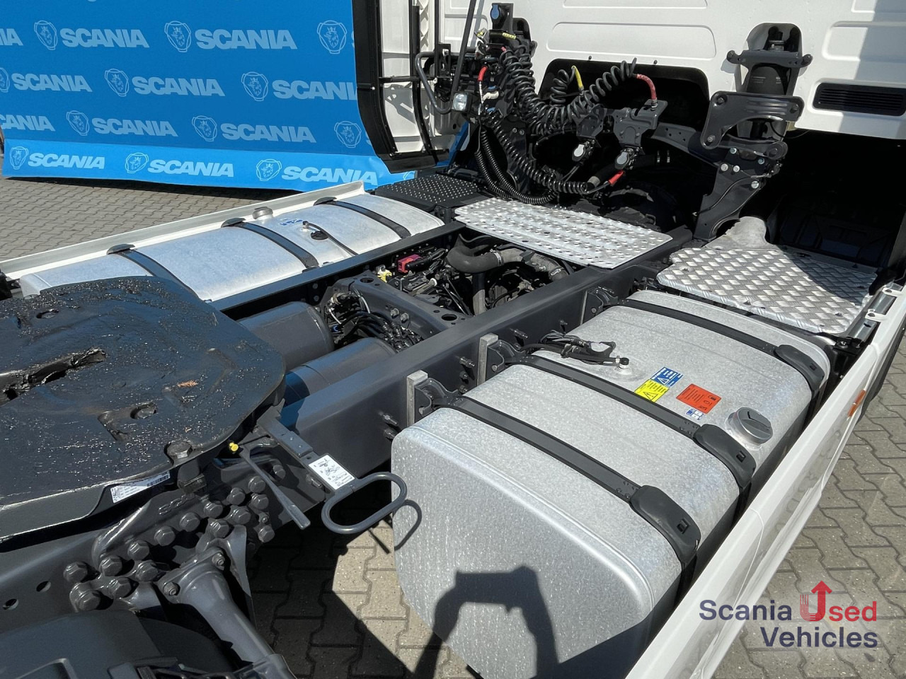 SCANIA R 450 A4x2NA DIFF-L RETARDER ACC 2X TANK - Влекач: снимка 2 SCANIA R 450 A4x2NA DIFF-L RETARDER ACC 2X TANK - Влекач: снимка 2