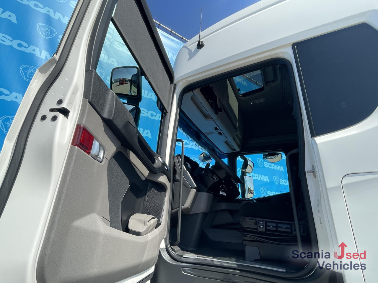 SCANIA R 450 A4x2NA DIFF-L RETARDER ACC 2X TANK - Влекач: снимка 3 SCANIA R 450 A4x2NA DIFF-L RETARDER ACC 2X TANK - Влекач: снимка 3