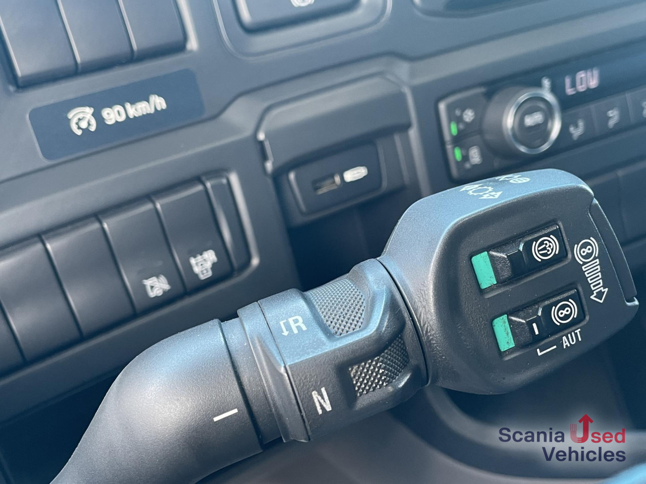 SCANIA R 450 A4x2NB DIFF-L RETARDER FULL AIR 8T LEATHER - Влекач: снимка 5 SCANIA R 450 A4x2NB DIFF-L RETARDER FULL AIR 8T LEATHER - Влекач: снимка 5