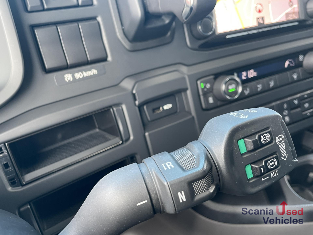SCANIA R 460 A4x2EB RETARDER P-AIRCO MEGA VOLUME - Влекач: снимка 4 SCANIA R 460 A4x2EB RETARDER P-AIRCO MEGA VOLUME - Влекач: снимка 4