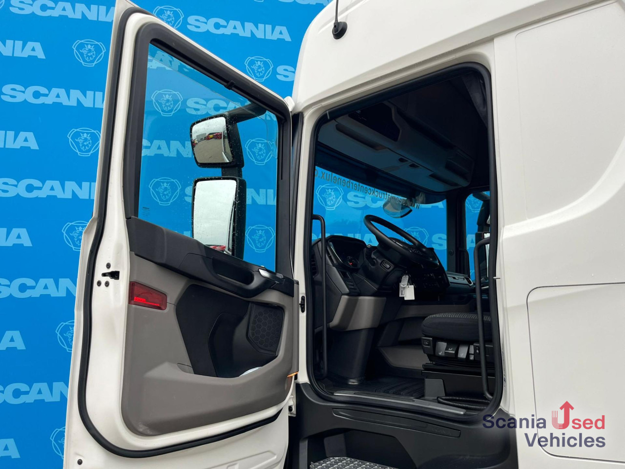 SCANIA R 500 A4x2EB RETARDER MEGA VOLUME P-AIRCO ACC - Влекач: снимка 2 SCANIA R 500 A4x2EB RETARDER MEGA VOLUME P-AIRCO ACC - Влекач: снимка 2