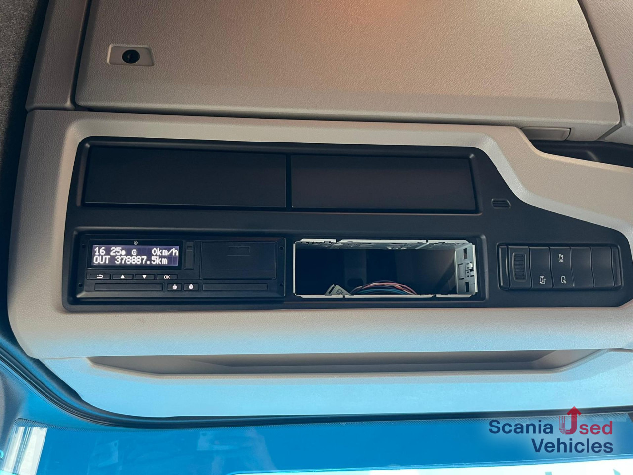 SCANIA S 450 A4x2NA DIFF-L RETARDER PARK AIRCO ACC - Влекач: снимка 4 SCANIA S 450 A4x2NA DIFF-L RETARDER PARK AIRCO ACC - Влекач: снимка 4