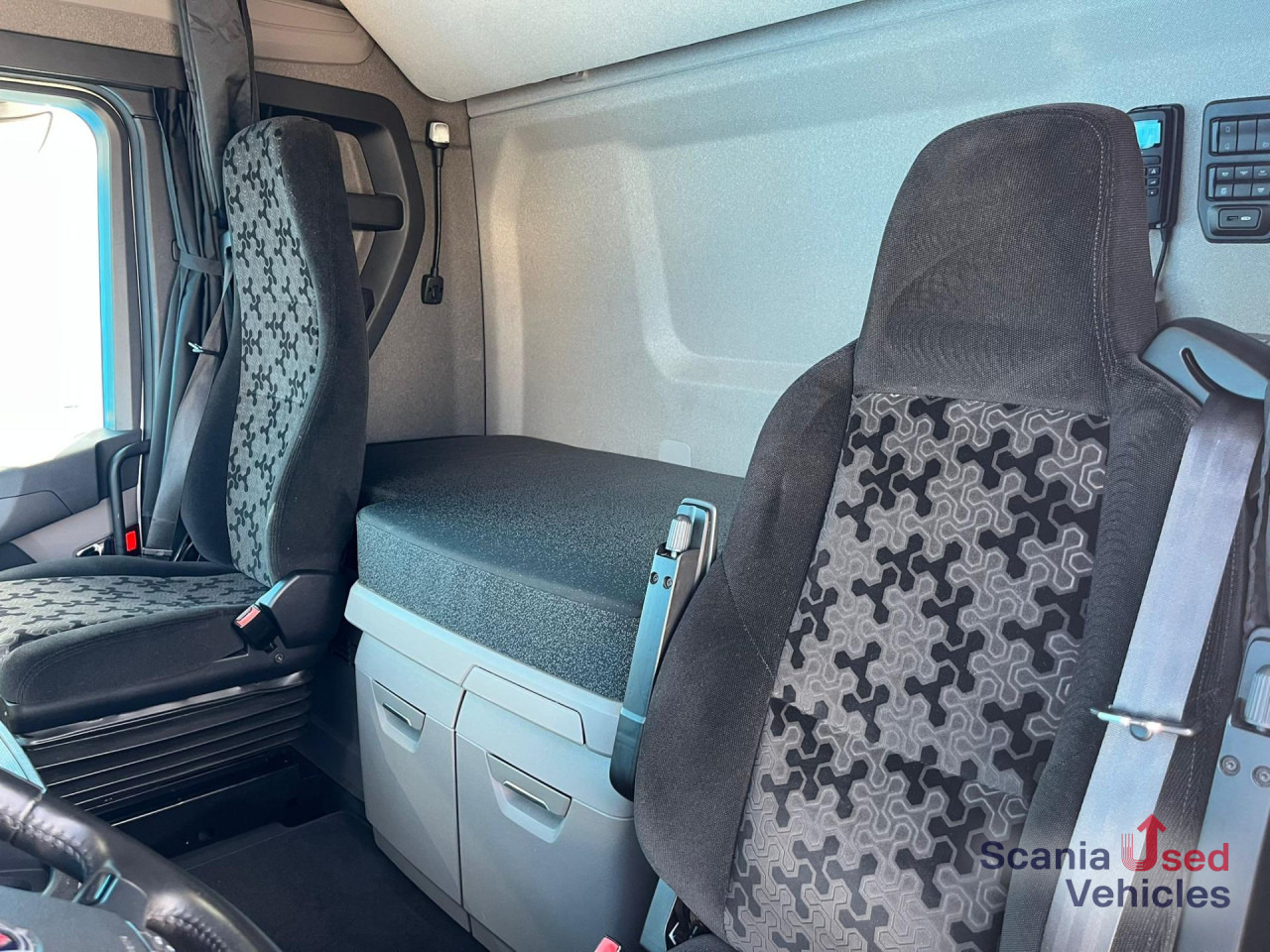 SCANIA S 500 A4x2NB DIFF-L RETARDER P-AIRCO FULL AIR ACC - Влекач: снимка 3 SCANIA S 500 A4x2NB DIFF-L RETARDER P-AIRCO FULL AIR ACC - Влекач: снимка 3