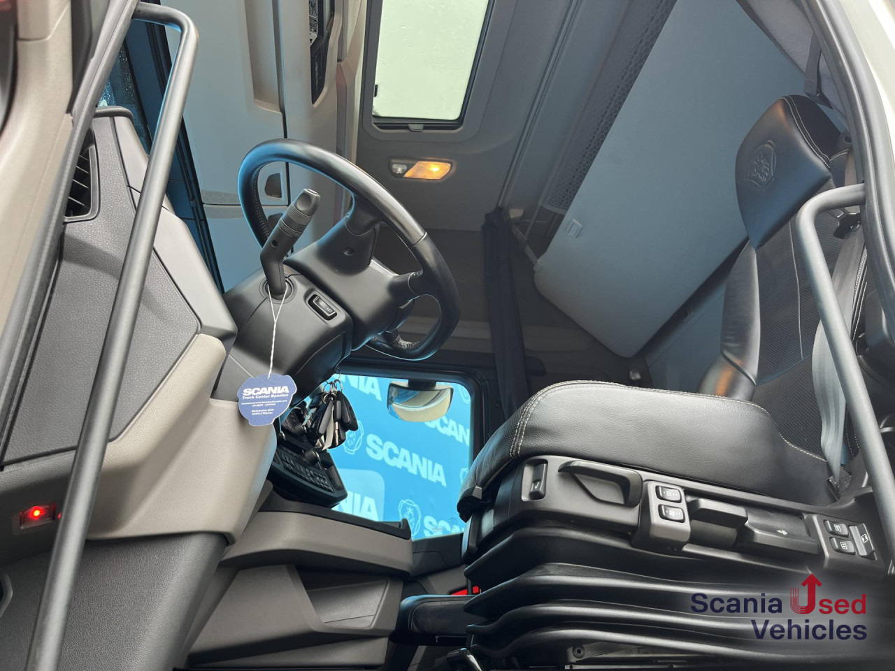 SCANIA S 590 A4x2NA V8 RETARDER DIFF-L 8T NAVI LED ALCOA - Влекач: снимка 4 SCANIA S 590 A4x2NA V8 RETARDER DIFF-L 8T NAVI LED ALCOA - Влекач: снимка 4