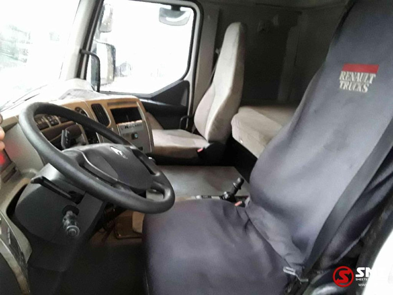 Interior photo 1: Влекач Renault Premium 450