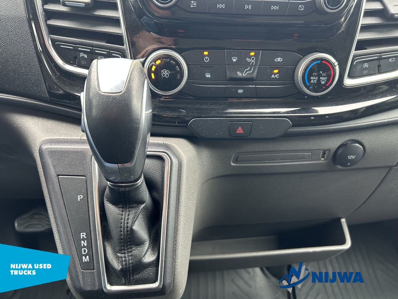 Товарен бус Ford Transit 350 L2H3 Limited Trekhaak + Navigatie: снимка 13