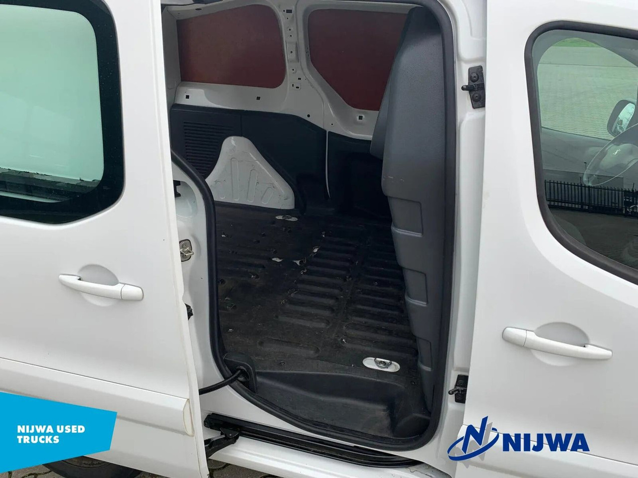Нови Малък ван Peugeot Partner Navigatie + Airco Kasten: снимка 12