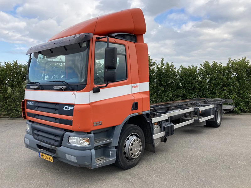 DAF CF65.180 Euro3 Manual / Laadklep - Шаси кабина: снимка 2 DAF CF65.180 Euro3 Manual / Laadklep - Шаси кабина: снимка 2