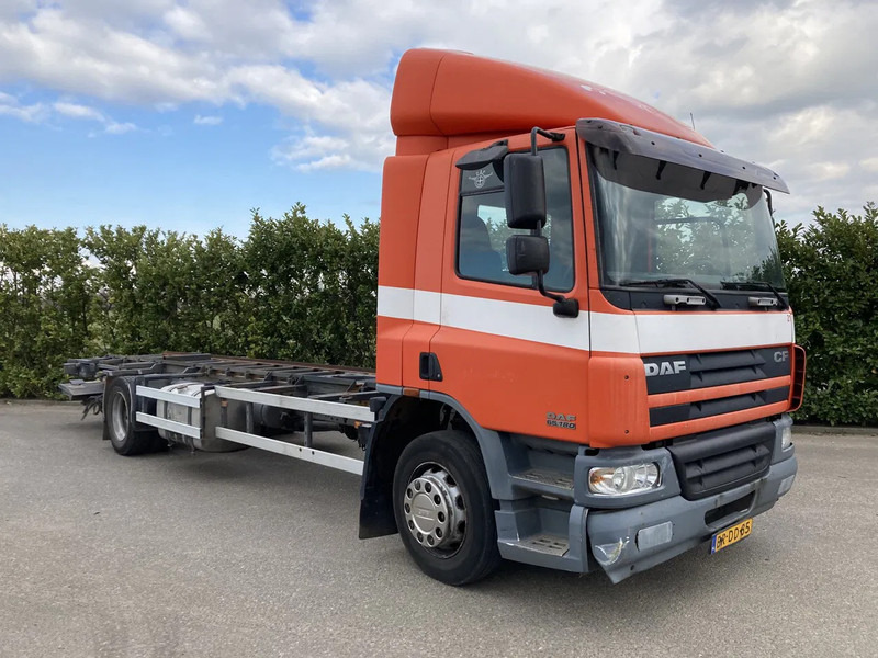 DAF CF65.180 Euro3 Manual / Laadklep - Шаси кабина: снимка 1 DAF CF65.180 Euro3 Manual / Laadklep - Шаси кабина: снимка 1