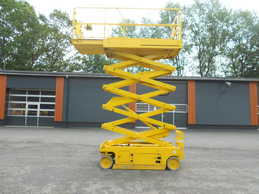 Genie GS 3246, Scherenarbeitsbühne Genie 11,9 m - Ножична работна платформа: снимка 1 Genie GS 3246, Scherenarbeitsbühne Genie 11,9 m - Ножична работна платформа: снимка 1