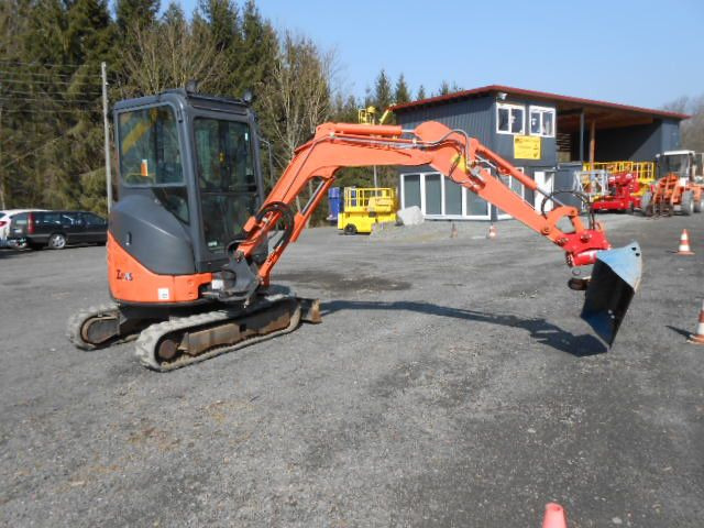 Hitachi ZX22U-2CLR , Powertilt - Мини багер: снимка 3 Hitachi ZX22U-2CLR , Powertilt - Мини багер: снимка 3