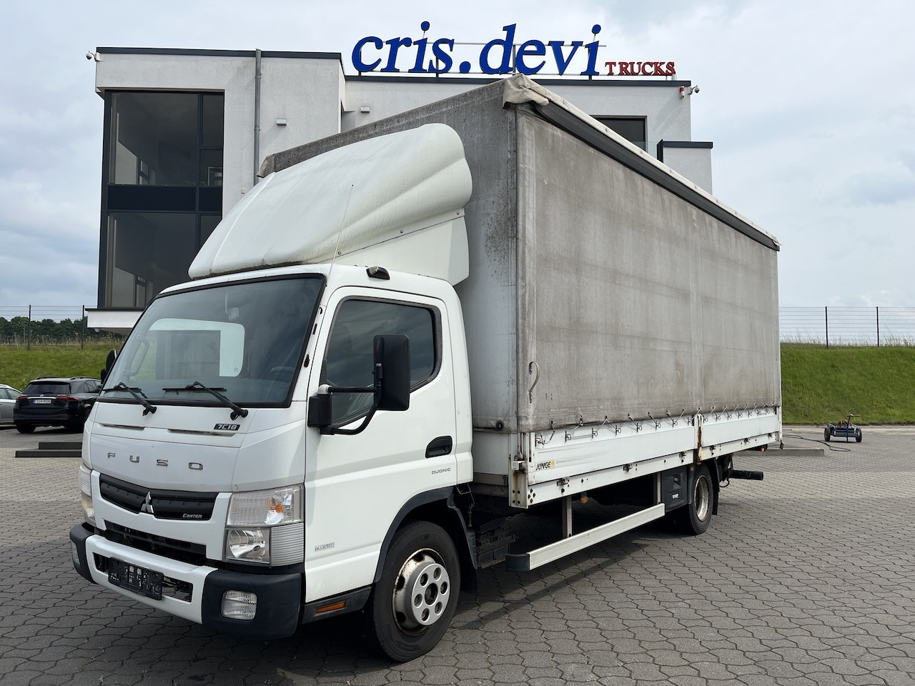 FUSO Canter 7C18 4x2 Ladebordwand Getriebeschaden - Брезентов бус: снимка 1 FUSO Canter 7C18 4x2 Ladebordwand Getriebeschaden - Брезентов бус: снимка 1