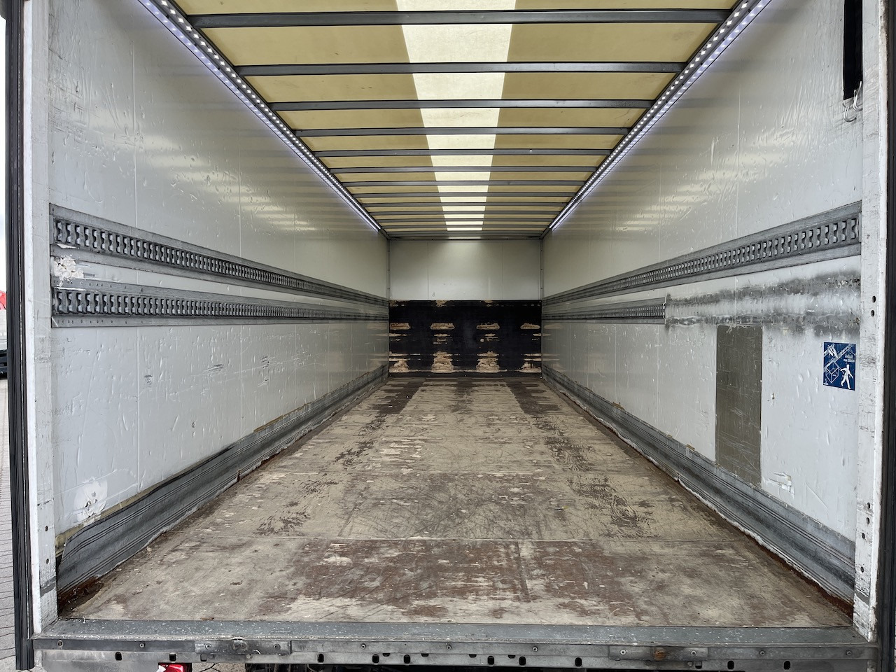 Iveco 120E25 Eurocargo 4x2 Koffer | Ladebordwand - Камион фургон: снимка 3 Iveco 120E25 Eurocargo 4x2 Koffer | Ladebordwand - Камион фургон: снимка 3