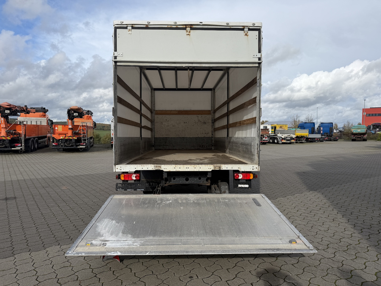 Iveco 75 E 180 4x2 LBW - Брезентов бус: снимка 2 Iveco 75 E 180 4x2 LBW - Брезентов бус: снимка 2