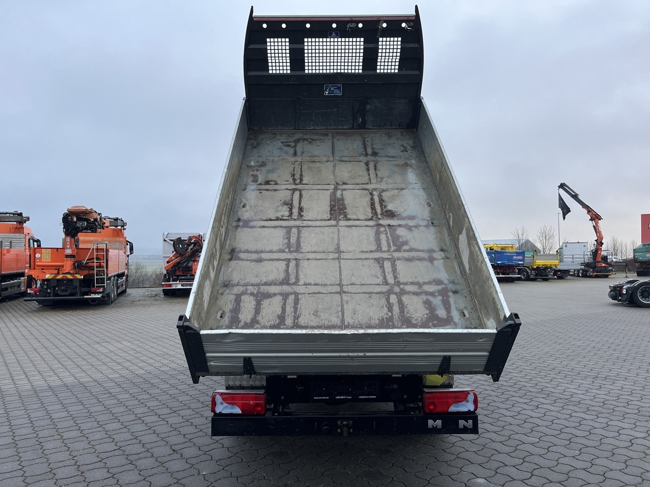 MAN TGE 3.180 4x2 Zwillingsbereift - Бус самосвал: снимка 3 MAN TGE 3.180 4x2 Zwillingsbereift - Бус самосвал: снимка 3