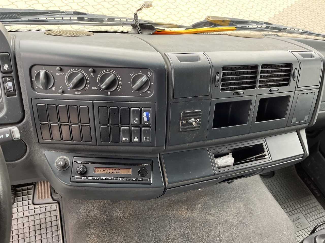 MAN TGL 8.220 4x2 Pritsche AHK - Бордови бус: снимка 2 MAN TGL 8.220 4x2 Pritsche AHK - Бордови бус: снимка 2