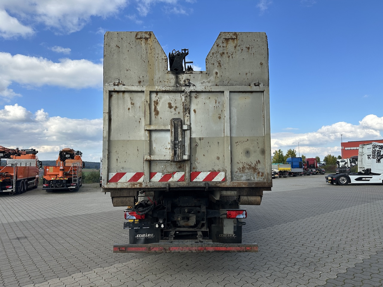 MAN TGS 35.400 8x2 Intarder PK 16502 Glasmulde - Мултилифт с кука камион, Камион с кран: снимка 3 MAN TGS 35.400 8x2 Intarder PK 16502 Glasmulde - Мултилифт с кука камион, Камион с кран: снимка 3