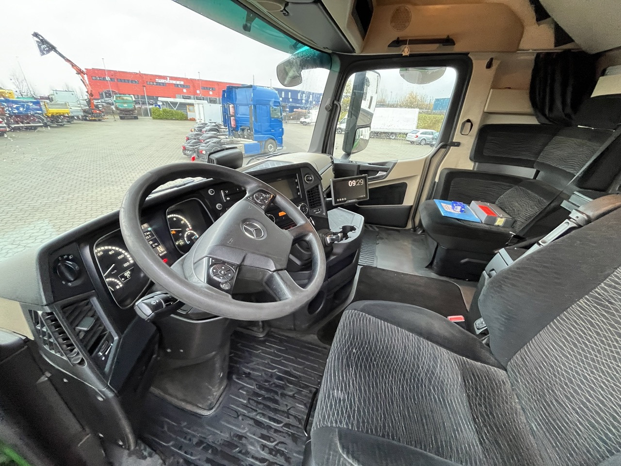 Mercedes-Benz Actros 2745 6x2 Gergen 21 70 Abrollkipper - Мултилифт с кука камион: снимка 3 Mercedes-Benz Actros 2745 6x2 Gergen 21 70 Abrollkipper - Мултилифт с кука камион: снимка 3