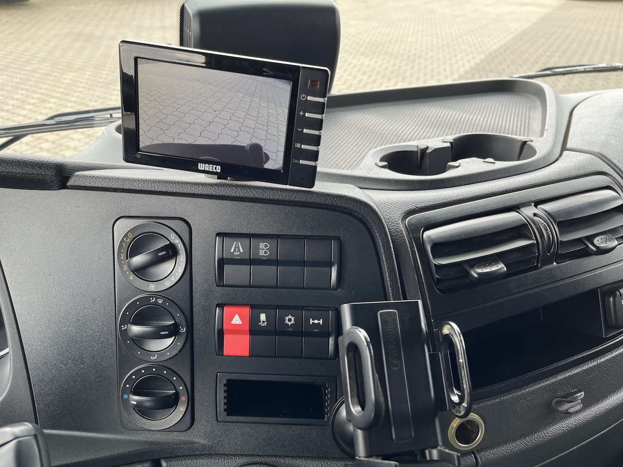 Mercedes-Benz Atego 823 4x2 AHK Hebezug Seilzug Brennholz - Бордови бус: снимка 3 Mercedes-Benz Atego 823 4x2 AHK Hebezug Seilzug Brennholz - Бордови бус: снимка 3