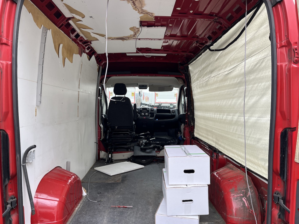 Peugeot Boxer Verkaufsfahrzeug Foodtruck Motorschaden - Товарен бус: снимка 4 Peugeot Boxer Verkaufsfahrzeug Foodtruck Motorschaden - Товарен бус: снимка 4