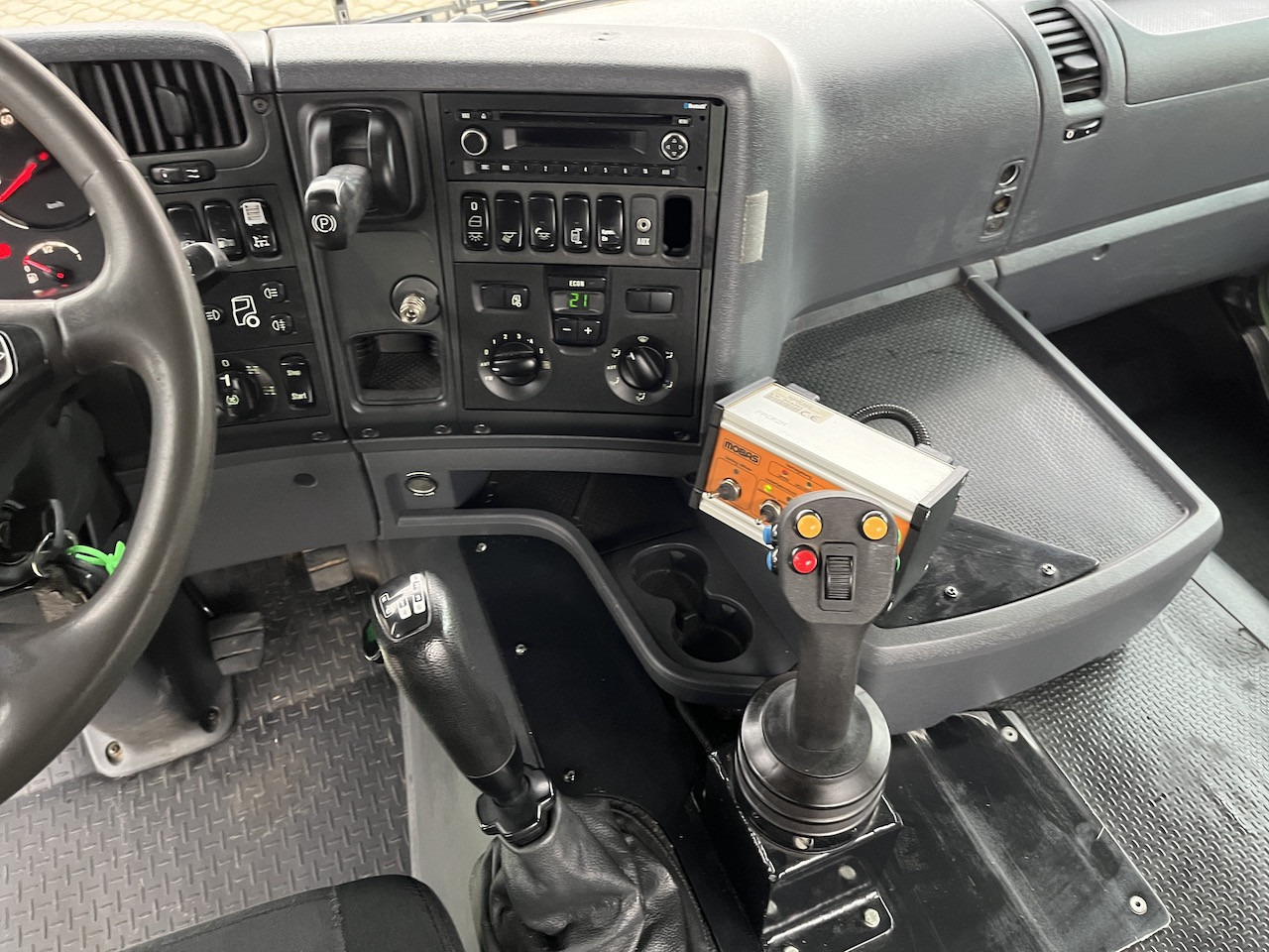 Scania G 450 8x4 Trösch Abrollkipper - Мултилифт с кука камион: снимка 4 Scania G 450 8x4 Trösch Abrollkipper - Мултилифт с кука камион: снимка 4