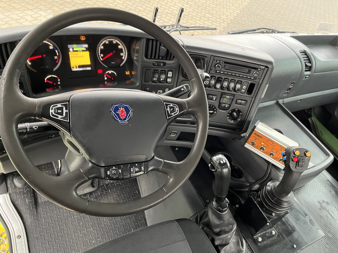 Scania G 450 8x4 Trösch Abrollkipper - Мултилифт с кука камион: снимка 2 Scania G 450 8x4 Trösch Abrollkipper - Мултилифт с кука камион: снимка 2