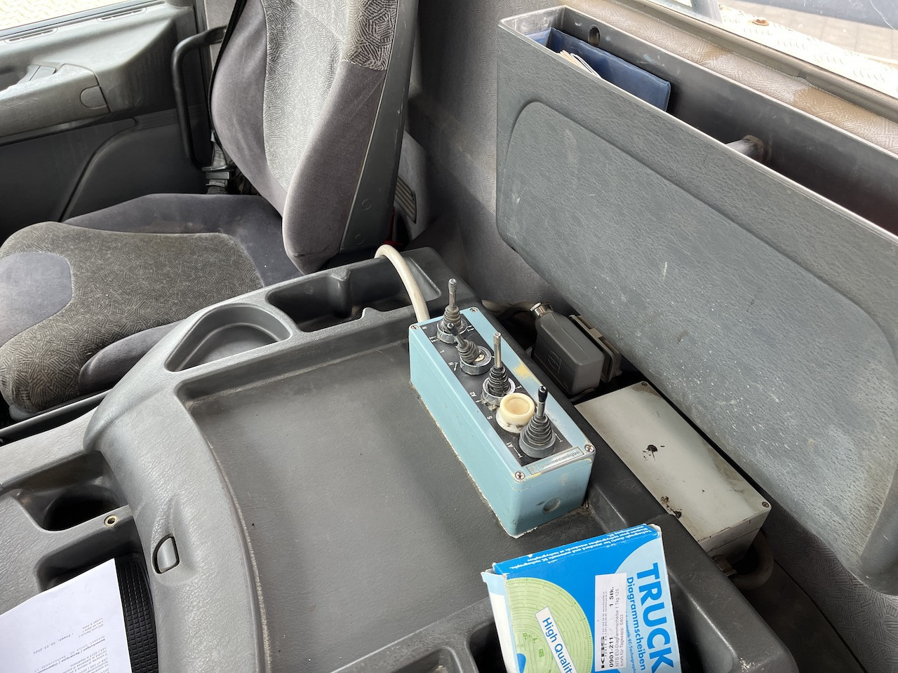 Scania P114 340 4x2 Trösch Absetzkipper Retarder AHK - Мултилифт за контейнери камион: снимка 4 Scania P114 340 4x2 Trösch Absetzkipper Retarder AHK - Мултилифт за контейнери камион: снимка 4